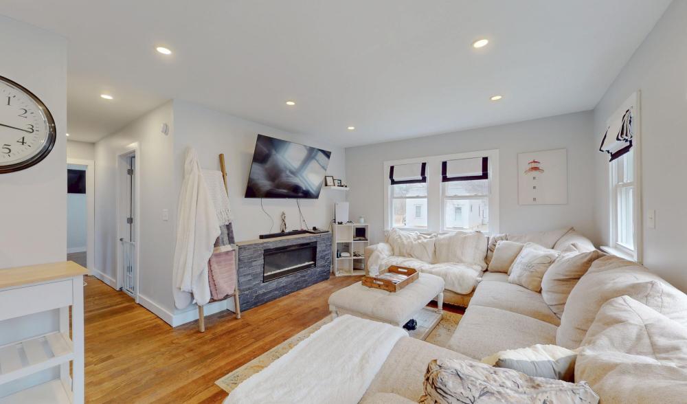 Currently Displayed Property Photo
