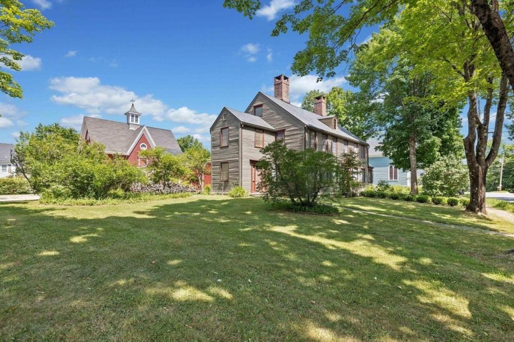 Currently Displayed Property Photo