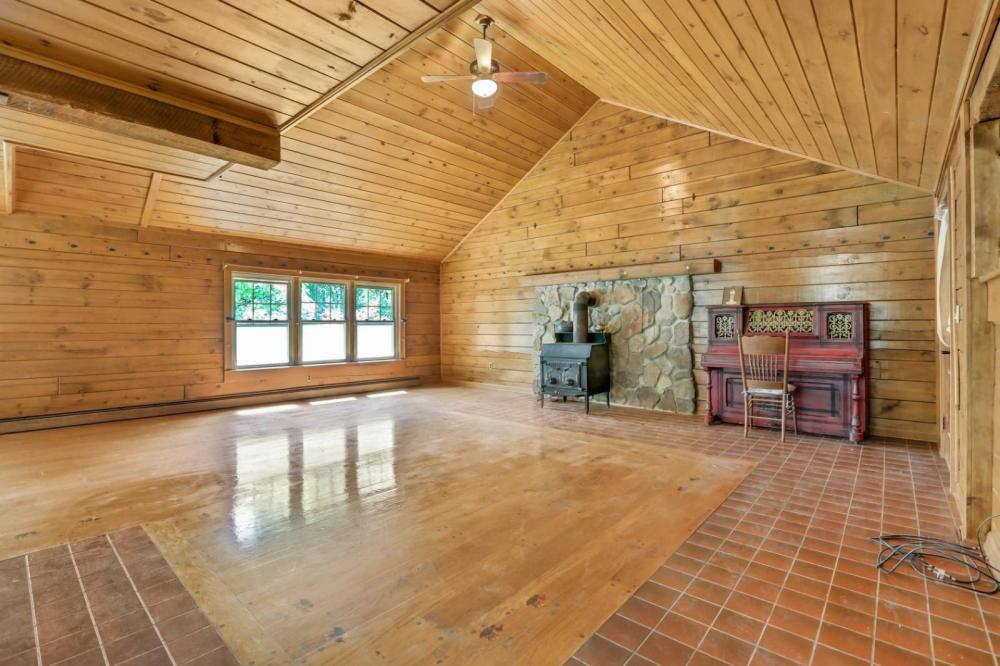 Currently Displayed Property Photo