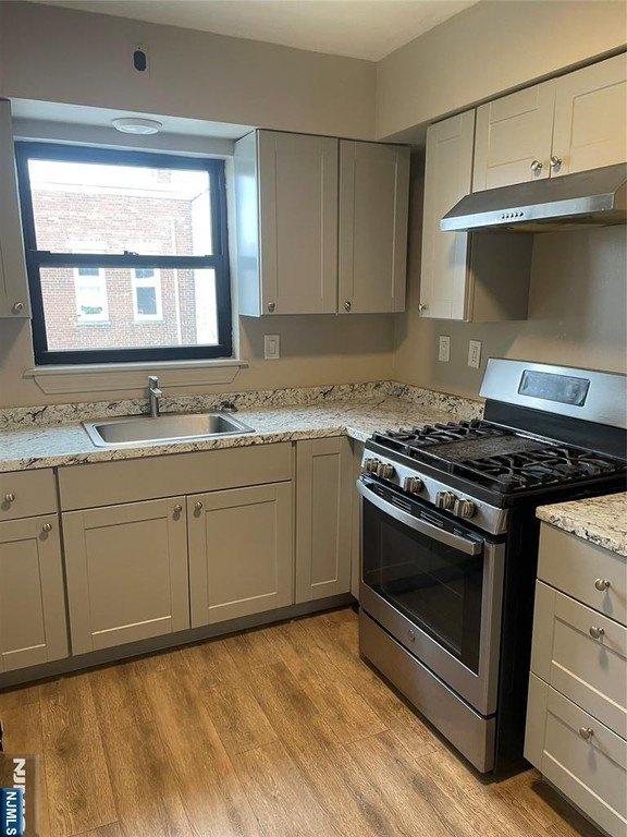 Currently Displayed Property Photo