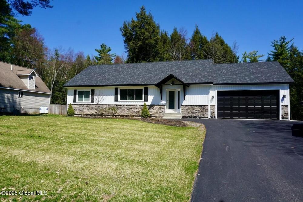 Currently Displayed Property Photo