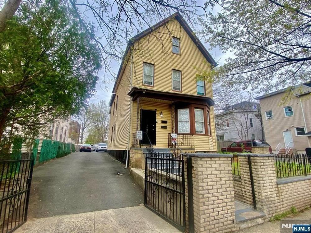 Currently Displayed Property Photo