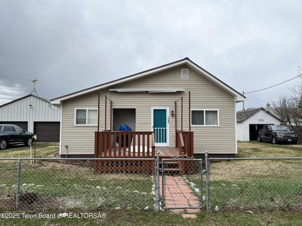 Currently Displayed Property Photo