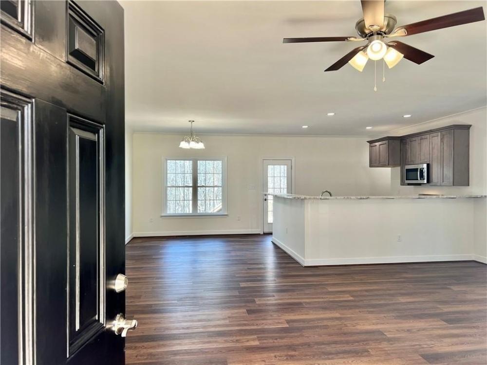 Currently Displayed Property Photo