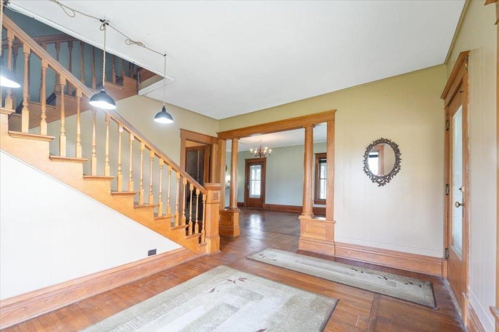 Currently Displayed Property Photo