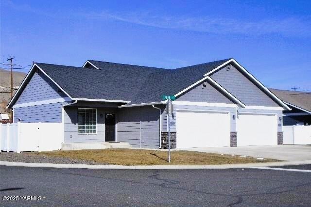 Currently Displayed Property Photo