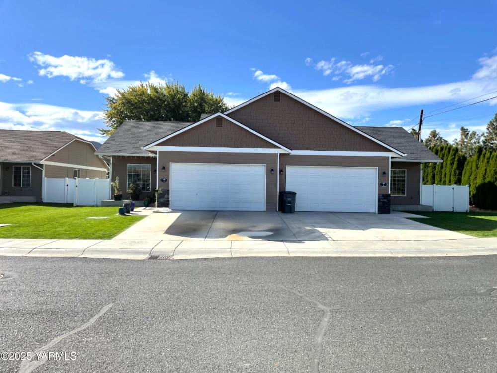 Currently Displayed Property Photo