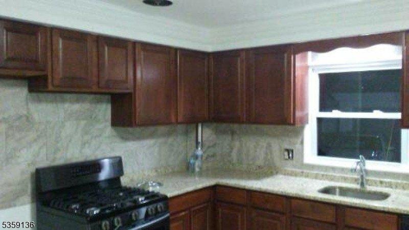 Currently Displayed Property Photo