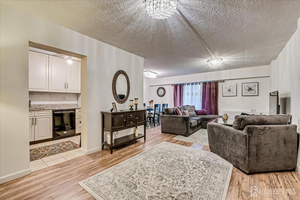 Currently Displayed Property Photo